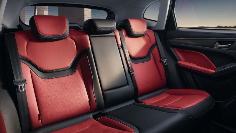 Ойықталған эко-былғарыдан жасалған орындықтар